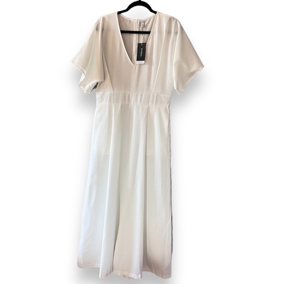 Uoozee Pants - Uoozee White Wide Leg Crop V neck Elbow length sleeve Jumpsuit NWT